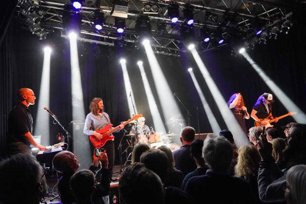Purpendicular mit Drummer Ian Paice, Sänger und Bandgründer Robby Thomas Walsh, Gitarrist Murray Gould, Bassist Nick Fyfe und Keyboarder Alessandro Debiaggi - Rüsselsheim 12.02.2026: Konzert von Purpendicular mit Schlagzeug-Legende Ian Paice von Deep Purple