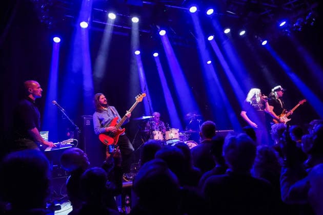 Purpendicular mit Drummer Ian Paice, Sänger und Bandgründer Robby Thomas Walsh, Gitarrist Murray Gould, Bassist Nick Fyfe und Keyboarder Alessandro Debiaggi - Rüsselsheim 12.02.2026: Konzert von Purpendicular mit Schlagzeug-Legende Ian Paice von Deep Purple