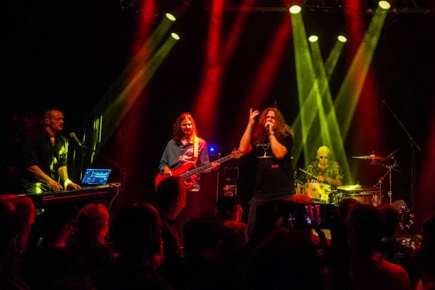 Purpendicular mit Drummer Ian Paice, Sänger und Bandgründer Robby Thomas Walsh, Bassist Nick Fyfe und Keyboarder Alessandro Debiaggi - Rüsselsheim 12.02.2026: Konzert von Purpendicular mit Schlagzeug-Legende Ian Paice von Deep Purple