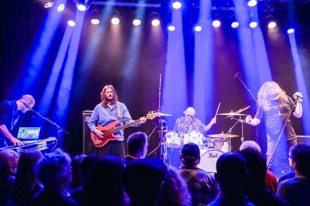 Purpendicular mit Drummer Ian Paice, Sänger und Bandgründer Robby Thomas Walsh, Gitarrist Murray Gould, Bassist Nick Fyfe und Keyboarder Alessandro Debiaggi - Rüsselsheim 12.02.2026: Konzert von Purpendicular mit Schlagzeug-Legende Ian Paice von Deep Purple
