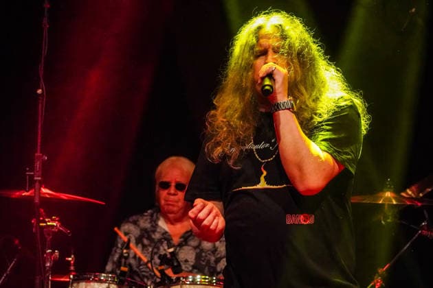 Purpendicular mit Drummer Ian Paice, Sänger und Bandgründer Robby Thomas Walsh, - Rüsselsheim 12.02.2026: Konzert von Purpendicular mit Schlagzeug-Legende Ian Paice von Deep Purple