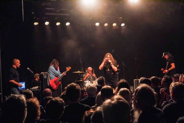 Purpendicular mit Drummer Ian Paice, Sänger und Bandgründer Robby Thomas Walsh, Gitarrist Murray Gould, Bassist Nick Fyfe und Keyboarder Alessandro Debiaggi - Rüsselsheim 12.02.2026: Konzert von Purpendicular mit Schlagzeug-Legende Ian Paice von Deep Purple