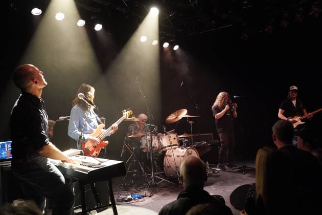 Purpendicular mit Drummer Ian Paice, Sänger und Bandgründer Robby Thomas Walsh, Gitarrist Murray Gould, Bassist Nick Fyfe und Keyboarder Alessandro Debiaggi - Rüsselsheim 12.02.2026: Konzert von Purpendicular mit Schlagzeug-Legende Ian Paice von Deep Purple
