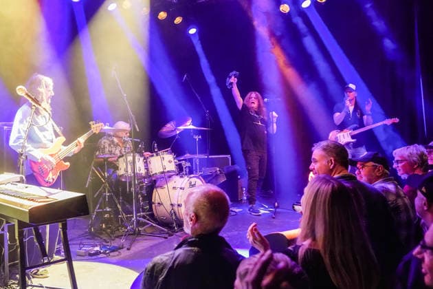 Purpendicular mit Drummer Ian Paice, Sänger und Bandgründer Robby Thomas Walsh, Gitarrist Murray Gould, Bassist Nick Fyfe und Keyboarder Alessandro Debiaggi - Rüsselsheim 12.02.2026: Konzert von Purpendicular mit Schlagzeug-Legende Ian Paice von Deep Purple