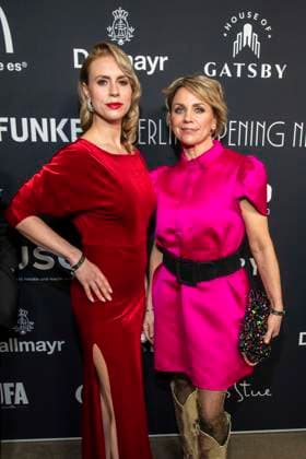 Gisa Zach mit Begleitung Frau zu Gast bei der Berlin Opening Night by UFA FUNKE und Gala im Rahmen der Berlinale bei den 76 Internationale Filmfestspiele Berlin im Hotel SO Das Stue am Donnerstag 12.Februar 2026 in Berlin Berlin Deutschland