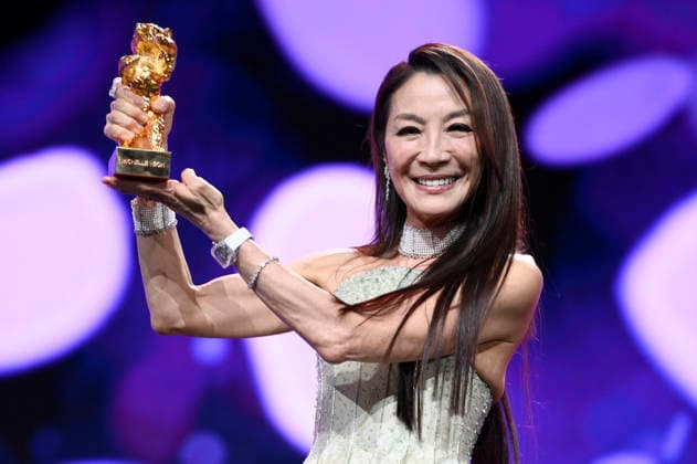 Michelle Yeoh bei der Verleihung des Goldenen Ehrenbären für das Lebenswerk während der Eröffnungszeremonie der Berlinale 2026 76. Internationale Filmfestspiele Berlin im Berlinale Palast . Berlin, 12.02.2026 *** Michelle Yeoh at the presentation of the Honorary Golden Bear for Lifetime Achievement during the Opening Ceremony of the Berlinale 2026 76 Berlin International Film Festival at the Berlinale Palast Berlin, 12 02 2026 Foto:xN.xKubelkax xFuturexImagex ehrenbaer_6248
