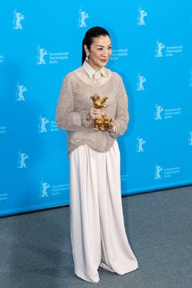 Berlin Berlinale, 76. internationale Filmfestspiele Berlin 2026 Photo Call Michelle Yeoh mit Goldenem Ehrenbaer Berlinale, 76. internationale Filmfestspiele Berlin 2026, 13.02.2026 Copyright: xEibner-Pressefoto RogerxBuerkex EP_RBE
