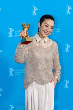 Berlin Berlinale, 76. internationale Filmfestspiele Berlin 2026 Photo Call Michelle Yeoh mit Goldenem Ehrenbaer Berlinale, 76. internationale Filmfestspiele Berlin 2026, 13.02.2026 Copyright: xEibner-Pressefoto RogerxBuerkex EP_RBE