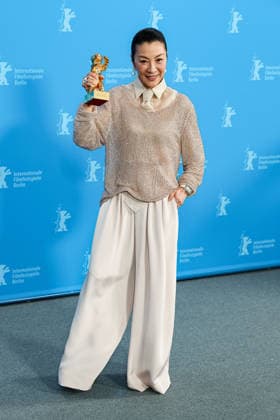 Berlin Berlinale, 76. internationale Filmfestspiele Berlin 2026 Photo Call Michelle Yeoh mit Goldenem Ehrenbaer Berlinale, 76. internationale Filmfestspiele Berlin 2026, 13.02.2026 Copyright: xEibner-Pressefoto RogerxBuerkex EP_RBE