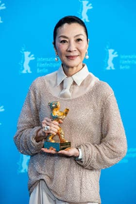 Berlin Berlinale, 76. internationale Filmfestspiele Berlin 2026 Photo Call Michelle Yeoh mit Goldenem Ehrenbaer Berlinale, 76. internationale Filmfestspiele Berlin 2026, 13.02.2026 Copyright: xEibner-Pressefoto RogerxBuerkex EP_RBE