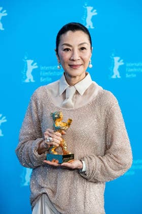 Berlin Berlinale, 76. internationale Filmfestspiele Berlin 2026 Photo Call Michelle Yeoh mit Goldenem Ehrenbaer Berlinale, 76. internationale Filmfestspiele Berlin 2026, 13.02.2026 Copyright: xEibner-Pressefoto RogerxBuerkex EP_RBE