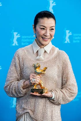 Berlin Berlinale, 76. internationale Filmfestspiele Berlin 2026 Photo Call Michelle Yeoh mit Goldenem Ehrenbaer Berlinale, 76. internationale Filmfestspiele Berlin 2026, 13.02.2026 Copyright: xEibner-Pressefoto RogerxBuerkex EP_RBE