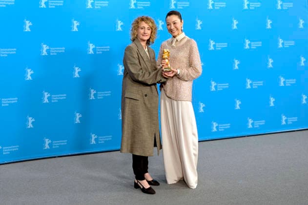 Tricia Tuttle und Michelle Yeoh beim Photocall zur Verleihung des Goldenen Ehrenbären für das Lebenswerk auf der Berlinale 2026 76. Internationale Filmfestspiele Berlin im Hotel Grand Hyatt. Berlin, 13.02.2025
