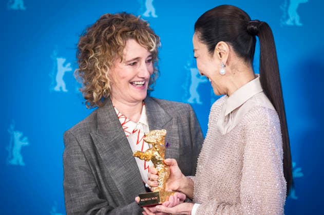 Tricia Tuttle und Michelle Yeoh beim Photocall zur Verleihung des Goldenen Ehrenbären für das Lebenswerk auf der Berlinale 2026 76. Internationale Filmfestspiele Berlin im Hotel Grand Hyatt. Berlin, 13.02.2025