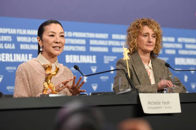 Michelle Yeoh und Tricia Tuttle bei der Pressekonferenz zur Verleihung des Goldenen Ehrenbären für das Lebenswerk auf der Berlinale 2026 76. Internationale Filmfestspiele Berlin im Hotel Grand Hyatt. Berlin, 13.02.2025