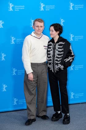 Berlin Berlinale, 76. internationale Filmfestspiele Berlin 2026 Photo Call Sunny Dancer v.Links (left), George Jaques (Regisseur, Drehbuchautor Director, Screenwriter), Bella Ramsey Berlinale, 76. internationale Filmfestspiele Berlin 2026, 13.02.2026 -Pressefoto Roger Buerke Copyright: xEibner-Pressefoto RogerxBuerkex EP_RBE