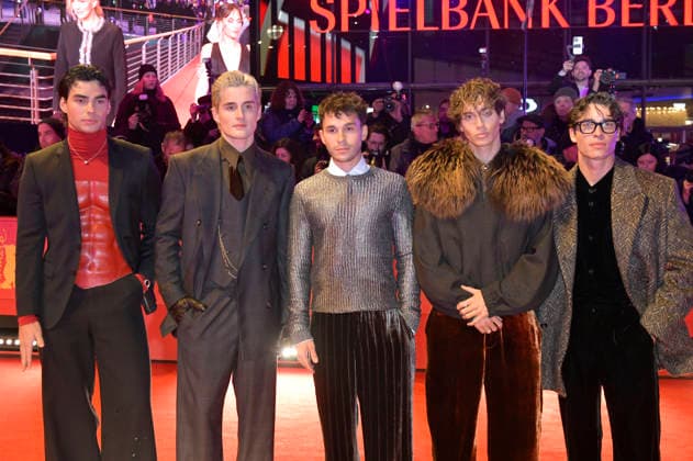 Elevator Boys bei der Festivaleröffnung mit der Premiere des Kinofilms No Good Men auf der Berlinale 2026 76. Internationale Filmfestspiele Berlin im Berlinale Palast. Berlin, 12.02.2026