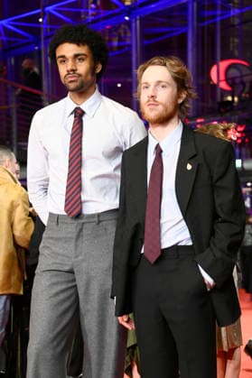 Langston Uibel und Louis Hofmann bei der Festivaleröffnung mit der Premiere des Kinofilms No Good Men auf der Berlinale 2026 76. Internationale Filmfestspiele Berlin im Berlinale Palast. Berlin, 12.02.2026