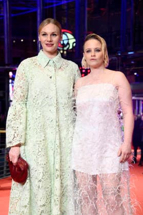 Rosalie Thomass und Jasna Fritzi Bauer bei der Festivaleröffnung mit der Premiere des Kinofilms No Good Men auf der Berlinale 2026 76. Internationale Filmfestspiele Berlin im Berlinale Palast. Berlin, 12.02.2026