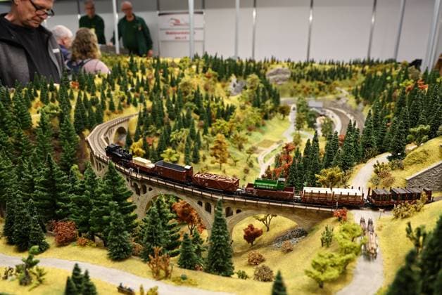 Modell Leben - Modellbaumesse 13.02.2026, Erfurt, Thueringer Modellbaumesse Modell Leben im Bild: der Modelleisenbahnclub Jena mit seiner Nachbildung von Lauscha