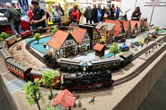 Modell Leben - Modellbaumesse 13.02.2026, Erfurt, Thueringer Modellbaumesse Modell Leben im Bild: Moba Ruben Roehrkaste - grosse Modellbahnen fahren mit Dampf