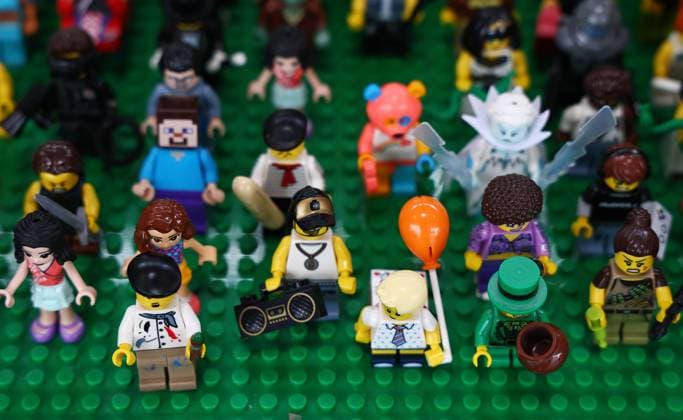 Modell Leben - Modellbaumesse 13.02.2026, Erfurt, Thueringer Modellbaumesse Modell Leben im Bild: Lego-Figuren in unterschiedlichen Designs