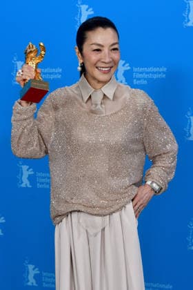 Berlinale International Film Festival Berlin Germany 76th Berlinale Berlin International Film Festival Michelle Yeoh Honorary Golden Bear trophy during a photocall at the 76th Berlinale International Film Festival Thomas Bohlen Starface 2026 02 13 453022 2026 02 13 Berlin Germany  Copyright: xThomasxBohlenx STAR_453022_072