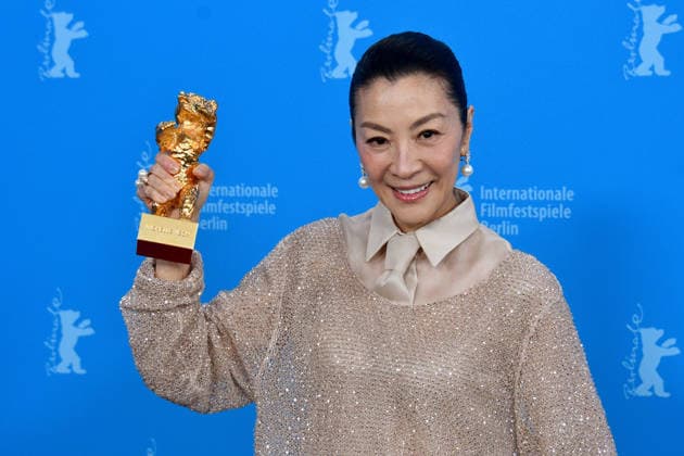 Berlinale International Film Festival Berlin Germany 76th Berlinale Berlin International Film Festival Michelle Yeoh Honorary Golden Bear trophy during a photocall at the 76th Berlinale International Film Festival Thomas Bohlen Starface 2026 02 13 453022 2026 02 13 Berlin Germany  Copyright: xThomasxBohlenx STAR_453022_074