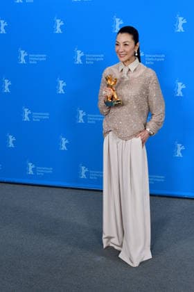 Berlinale International Film Festival Berlin Germany 76th Berlinale Berlin International Film Festival Michelle Yeoh Honorary Golden Bear trophy during a photocall at the 76th Berlinale International Film Festival Thomas Bohlen Starface 2026 02 13 453022 2026 02 13 Berlin Germany  Copyright: xThomasxBohlenx STAR_453022_078