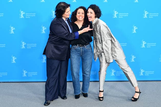 Hiam Abbass, Leyla Bouzid et Eya Bouterra au photocall du film A Voix Basse In a Whisper lors de la 76ème édition du festival international du film de Berlin La Berlinale 2026 , le 13 février 2026 Romain Doucelin Bestimage The À Voix Basse In A Whisper photocall et conference during the 76th Berlinale International Film Festival Berlin at Gret Hyatt Hotel on February 13, 2026 in Berlin, Germany Berlin Allemagne  Copyright: xRomainxDoucelinx xBestimagexRomainxDoucelinx xBestimagex