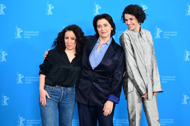 Hiam Abbass, Leyla Bouzid et Eya Bouterra au photocall du film A Voix Basse In a Whisper lors de la 76ème édition du festival international du film de Berlin La Berlinale 2026 , le 13 février 2026 Romain Doucelin Bestimage The À Voix Basse In A Whisper photocall et conference during the 76th Berlinale International Film Festival Berlin at Gret Hyatt Hotel on February 13, 2026 in Berlin, Germany Berlin Allemagne  Copyright: xRomainxDoucelinx xBestimagexRomainxDoucelinx xBestimagex