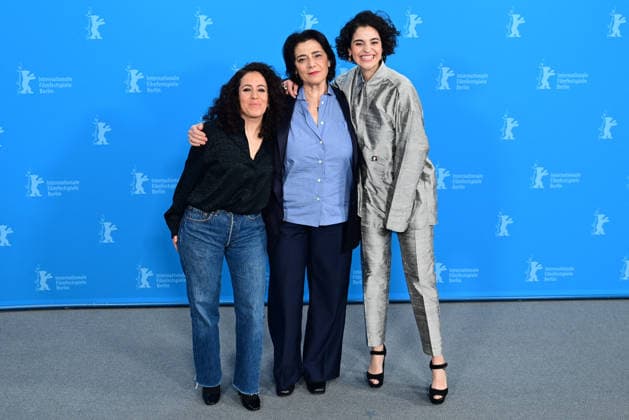 Hiam Abbass, Leyla Bouzid et Eya Bouterra au photocall du film A Voix Basse In a Whisper lors de la 76ème édition du festival international du film de Berlin La Berlinale 2026 , le 13 février 2026 Romain Doucelin Bestimage The À Voix Basse In A Whisper photocall et conference during the 76th Berlinale International Film Festival Berlin at Gret Hyatt Hotel on February 13, 2026 in Berlin, Germany Berlin Allemagne  Copyright: xRomainxDoucelinx xBestimagexRomainxDoucelinx xBestimagex