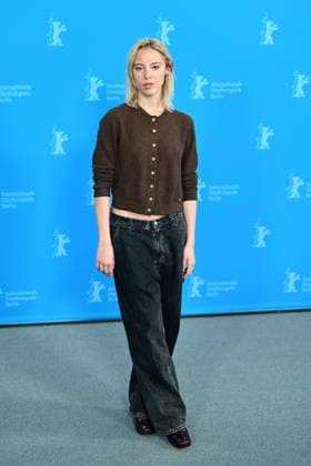 Marion Barbeau at the photocall of the film A Voix Basse In a Whisper during the 76th Berlinale International Film Festival Berlin 2026 , February 13, 2026 Romain Doucelin Bestimage The À Voix Basse In A Whisper photocall and conference during the 76th Berlinale International Film Festival Berlin at Gret Hyatt Hotel on February 13, 2026 in Berlin, Germany Berlin Allemagne  Copyright: xRomainxDoucelinx xBestimagexRomainxDoucelinx xBestimagex