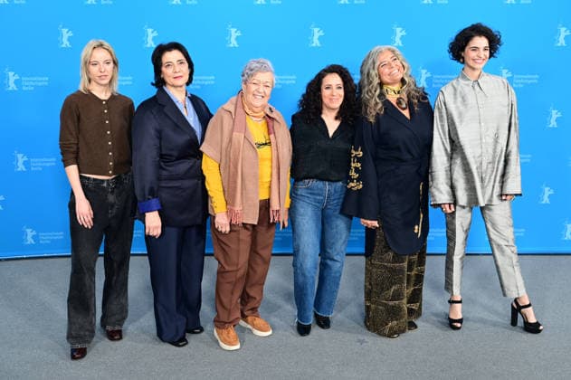 Marion Barbeau, Hiam Abbas, Selma Baccar, Leyla Bouzid, Feriel Chamari et Eya Boutera au photocall du film A Voix Basse In a Whisper lors de la 76ème édition du festival international du film de Berlin La Berlinale 2026 , le 13 février 2026 Romain Doucelin Bestimage The À Voix Basse In A Whisper photocall et conference during the 76th Berlinale International Film Festival Berlin at Gret Hyatt Hotel on February 13, 2026 in Berlin, Germany Berlin Allemagne  Copyright: xRomainxDoucelinx xBestimagexRomainxDoucelinx xBestimagex