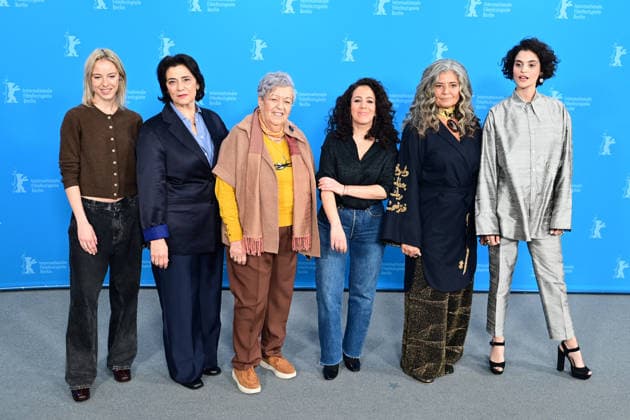 Marion Barbeau, Hiam Abbas, Selma Baccar, Leyla Bouzid, Feriel Chamari et Eya Boutera au photocall du film A Voix Basse In a Whisper lors de la 76ème édition du festival international du film de Berlin La Berlinale 2026 , le 13 février 2026 Romain Doucelin Bestimage The À Voix Basse In A Whisper photocall et conference during the 76th Berlinale International Film Festival Berlin at Gret Hyatt Hotel on February 13, 2026 in Berlin, Germany Berlin Allemagne  Copyright: xRomainxDoucelinx xBestimagexRomainxDoucelinx xBestimagex