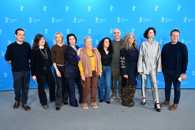 Marion Barbeau, Hiam Abbas, Selma Baccar, Leyla Bouzid, Feriel Chamari et Eya Boutera au photocall du film A Voix Basse In a Whisper lors de la 76ème édition du festival international du film de Berlin La Berlinale 2026 , le 13 février 2026 Romain Doucelin Bestimage The À Voix Basse In A Whisper photocall et conference during the 76th Berlinale International Film Festival Berlin at Gret Hyatt Hotel on February 13, 2026 in Berlin, Germany Berlin Allemagne  Copyright: xRomainxDoucelinx xBestimagexRomainxDoucelinx xBestimagex