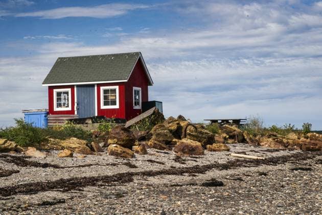 Eine alte hölzerne Hummerhütte auf einer abgelegenen Insel in Maine An old wooden lobsterman s shack on a remote Maine island Copyright: imageBROKER JamesxF.xMattil ibxiqx16000554.jpg