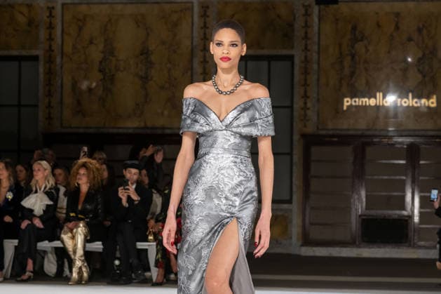 Pamella Roland - Runway - February 2026 New York Fashion Week, New York, USA - 12 Feb 2026 (NEW) Pamella Roland - Runway - February 2026 New York Fashion Week. February 12, 2026, New York, New York, USA: A model walks the runway for the Pamella Roland fashion show during the New York Fashion Week at the New York Public Library on February 12, 2026 in New York City. (Credit: M10s TheNews2) (Foto: M10s Thenews2 imago images) Pamella Roland - Runway - February 2026 New York Fashion Week, New York, USA - 12 Feb 2026  Copyright: xRonxAdarx