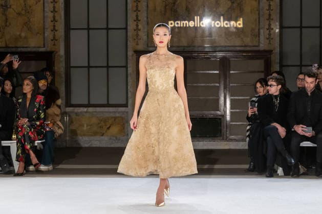 Pamella Roland - Runway - February 2026 New York Fashion Week, New York, USA - 12 Feb 2026 (NEW) Pamella Roland - Runway - February 2026 New York Fashion Week. February 12, 2026, New York, New York, USA: A model walks the runway for the Pamella Roland fashion show during the New York Fashion Week at the New York Public Library on February 12, 2026 in New York City. (Credit: M10s TheNews2) (Foto: M10s Thenews2 imago images) Pamella Roland - Runway - February 2026 New York Fashion Week, New York, USA - 12 Feb 2026  Copyright: xRonxAdarx
