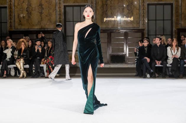 Pamella Roland - Runway - February 2026 New York Fashion Week, New York, USA - 12 Feb 2026 (NEW) Pamella Roland - Runway - February 2026 New York Fashion Week. February 12, 2026, New York, New York, USA: A model walks the runway for the Pamella Roland fashion show during the New York Fashion Week at the New York Public Library on February 12, 2026 in New York City. (Credit: M10s TheNews2) (Foto: M10s Thenews2 imago images) Pamella Roland - Runway - February 2026 New York Fashion Week, New York, USA - 12 Feb 2026  Copyright: xRonxAdarx