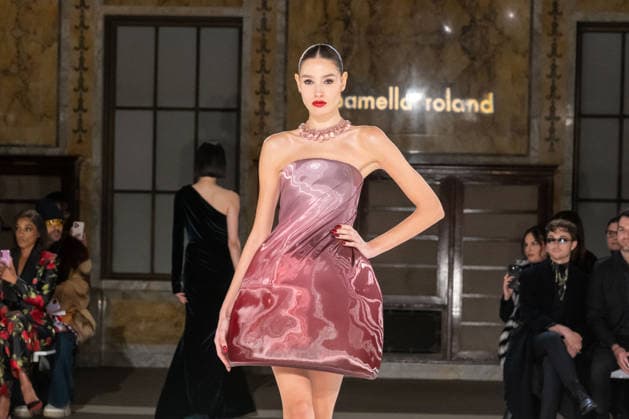 Pamella Roland - Runway - February 2026 New York Fashion Week, New York, USA - 12 Feb 2026 (NEW) Pamella Roland - Runway - February 2026 New York Fashion Week. February 12, 2026, New York, New York, USA: A model walks the runway for the Pamella Roland fashion show during the New York Fashion Week at the New York Public Library on February 12, 2026 in New York City. (Credit: M10s TheNews2) (Foto: M10s Thenews2 imago images) Pamella Roland - Runway - February 2026 New York Fashion Week, New York, USA - 12 Feb 2026  Copyright: xRonxAdarx