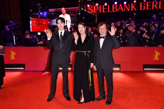 Shin Woo-bin, Yeom Hye-ran und Yeom Hye-ran bei der No Good Men Premiere und Berlinale Eroeffnung bei den 76. Internationalen Filmfestspielen in Berlin am 12.02.26