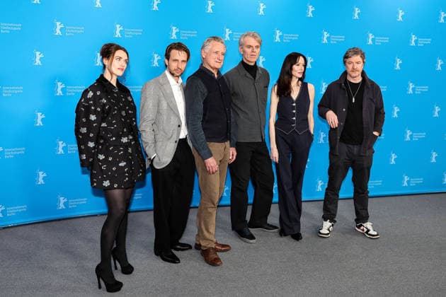 Berlin Berlinale, 76. internationale Filmfestspiele Berlin 2026 Photo Call EVERYBODY DIGS BILL EVANS KATIE MCGRATH (Schauspieler Actor) Anders Danielsen Lie (Schauspieler Actor) Bill Pullman (Schauspieler Actor) Grant Gee (Regisseur Director) Valene Kane (Schauspielerin Actor) Barry Ward (Schauspieler Actor) Berlinale, 76. internationale Filmfestspiele Berlin 2026, 13.02.2026 -Pressefoto Roger Buerke Copyright: xEibner-Pressefoto RogerxBuerkex EP_RBE