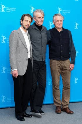 Berlin Berlinale, 76. internationale Filmfestspiele Berlin 2026 Photo Call EVERYBODY DIGS BILL EVANS Anders Danielsen Lie (Schauspieler Actor) Grant Gee (Regisseur Director) Bill Pullman (Schauspieler Actor) Berlinale, 76. internationale Filmfestspiele Berlin 2026, 13.02.2026 -Pressefoto Roger Buerke Copyright: xEibner-Pressefoto RogerxBuerkex EP_RBE