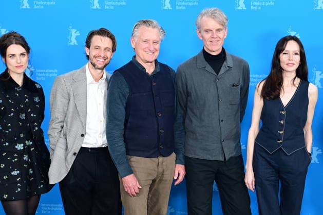 Anders Danielsen Lie, Grant Gee et Bill Pullman au photocall du film Everybody Digs Bill Evans lors de la 76ème édition du festival international du film de Berlin La Berlinale 2026 , le 13 février 2026 Romain Doucelin Bestimage Photocall of the movie, The Everybody Digs Bill Evans during the 76th Berlinale International Film Festival Berlin at Gret Hyatt Hotel on February 13th, 2026 in Berlin Berlin Allemagne  Copyright: xRomainxDoucelinx xBestimagexRomainxDoucelinx xBestimagex