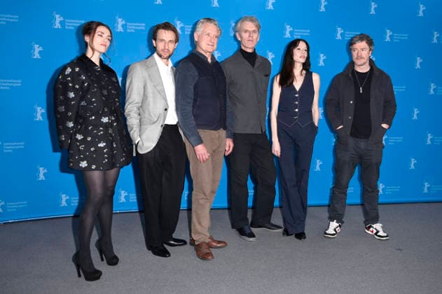 Katie McGrath, Anders Danielsen Lie, Bill Pullman, Grant Gee, Valene Kane und Barry Wardbeim Photocall zum Kinofilm Everybody Digs Bill Evans auf der Berlinale 2026 76. Internationale Filmfestspiele Berlin im Hotel Grand Hyatt. Berlin, 13.02.2026