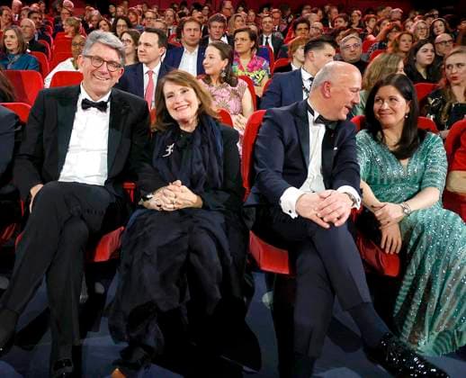 Wolfram Weimer mit Ehefrau Christiane Goetz-Weimer, Kai Wegener, Katharina Günther-Wünsch bei der Eröffnung der 75. Internationalen Filmfestspiele Berlin im Berlinale Palast am Potsdamer Platz