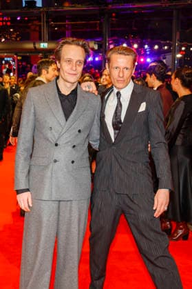 August Diehl und Alexander Scheer bei der Eröffnung der 75. Internationalen Filmfestspiele Berlin im Berlinale Palast am Potsdamer Platz