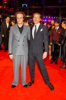 August Diehl und Alexander Scheer bei der Eröffnung der 75. Internationalen Filmfestspiele Berlin im Berlinale Palast am Potsdamer Platz