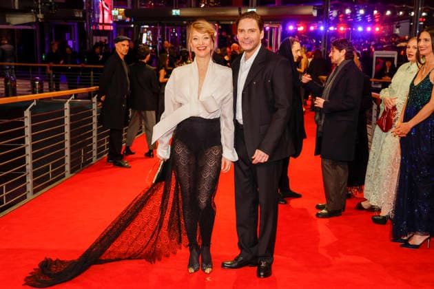 Heike Makatsch, Daniel Brühl bei der Eröffnung der 75. Internationalen Filmfestspiele Berlin im Berlinale Palast am Potsdamer Platz